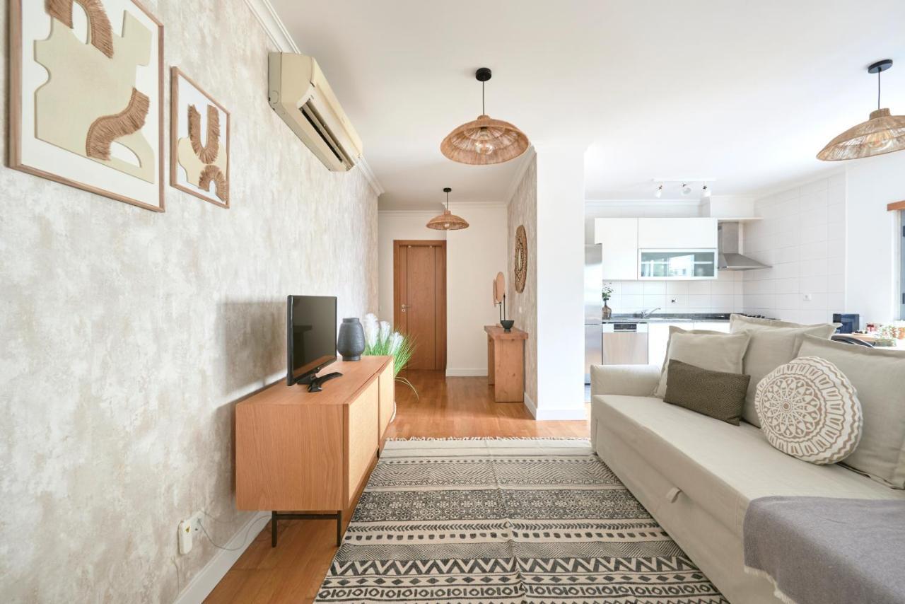 Apartment With Private Terrace & Car Garage ลิสบอน ภายนอก รูปภาพ