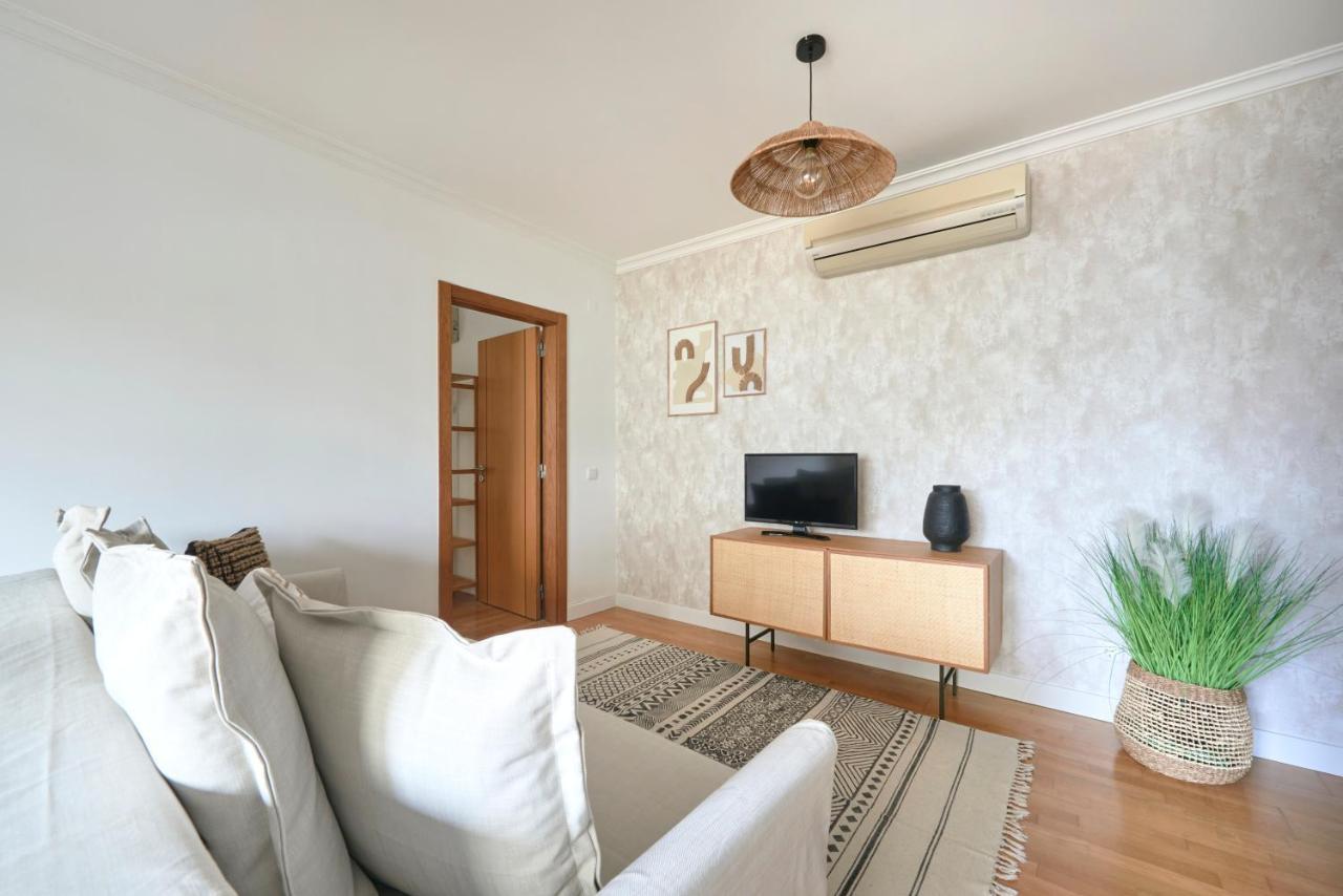 Apartment With Private Terrace & Car Garage ลิสบอน ภายนอก รูปภาพ